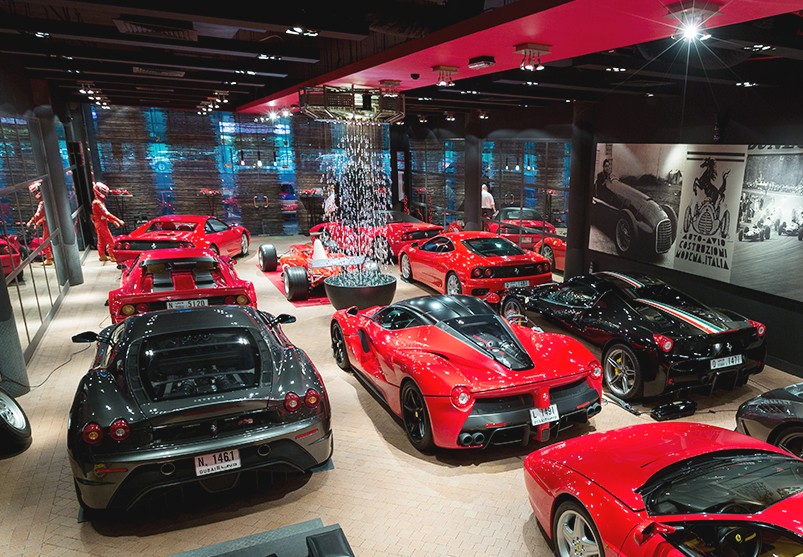 Dubajský showroom luxusních vozů Ferrari je nyní v rukách systému iNELS.